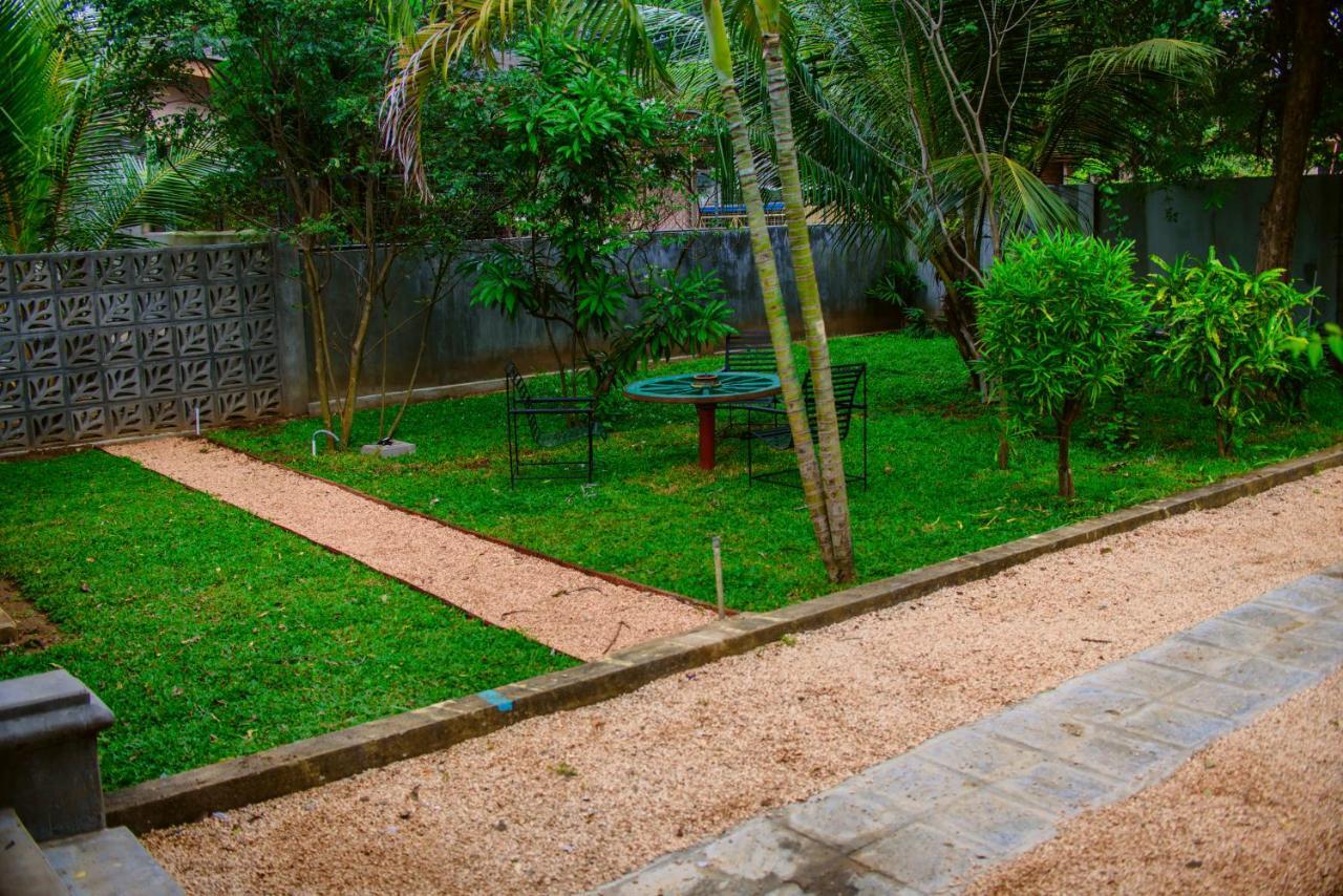 Hotel Thambu Illam Jaffna Esterno foto