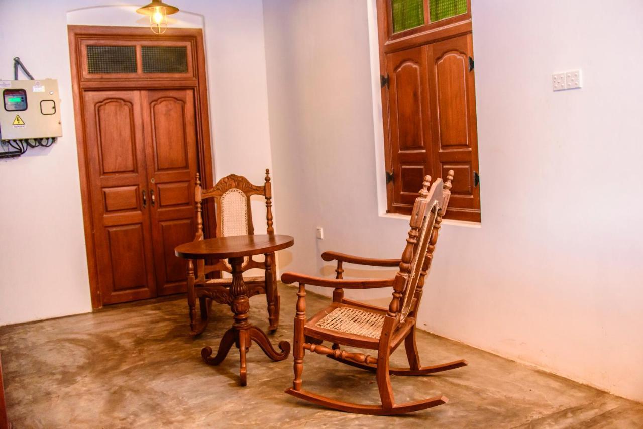 Hotel Thambu Illam Jaffna Esterno foto