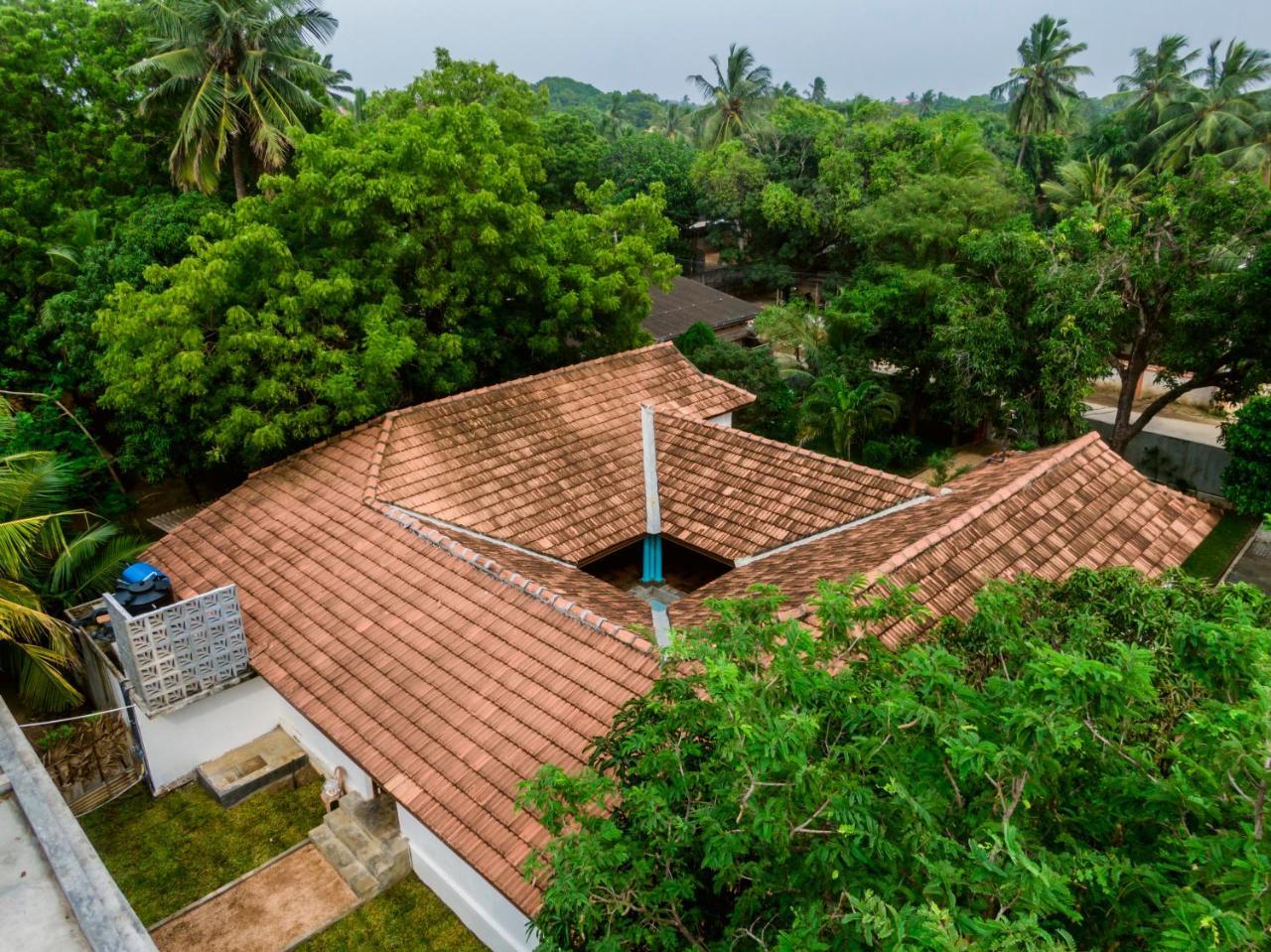 Hotel Thambu Illam Jaffna Esterno foto
