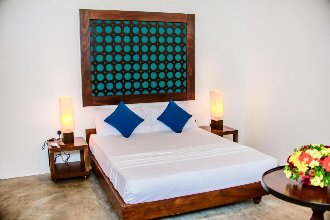 Hotel Thambu Illam Jaffna Esterno foto