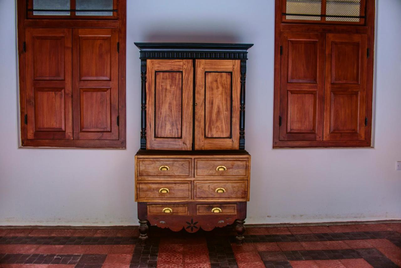 Hotel Thambu Illam Jaffna Esterno foto