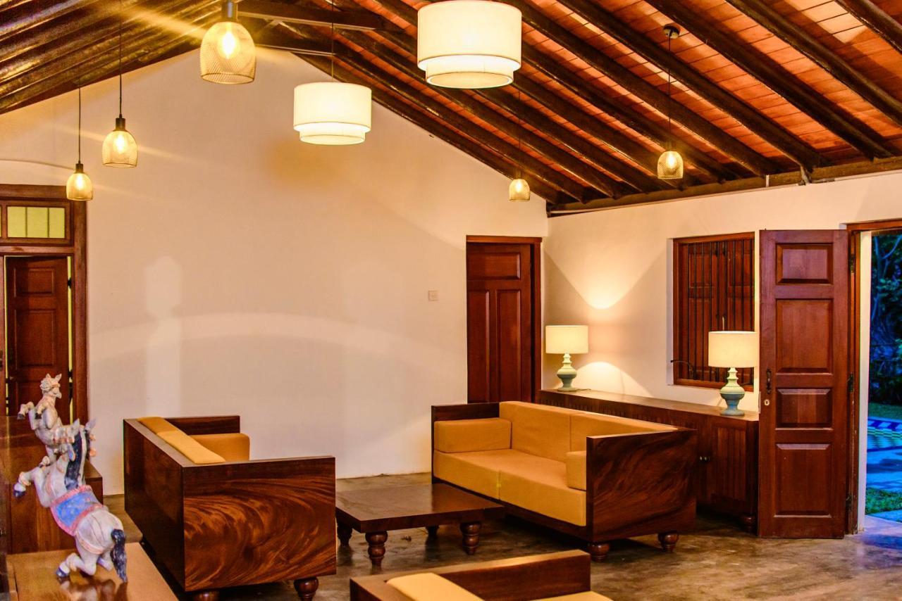 Hotel Thambu Illam Jaffna Esterno foto