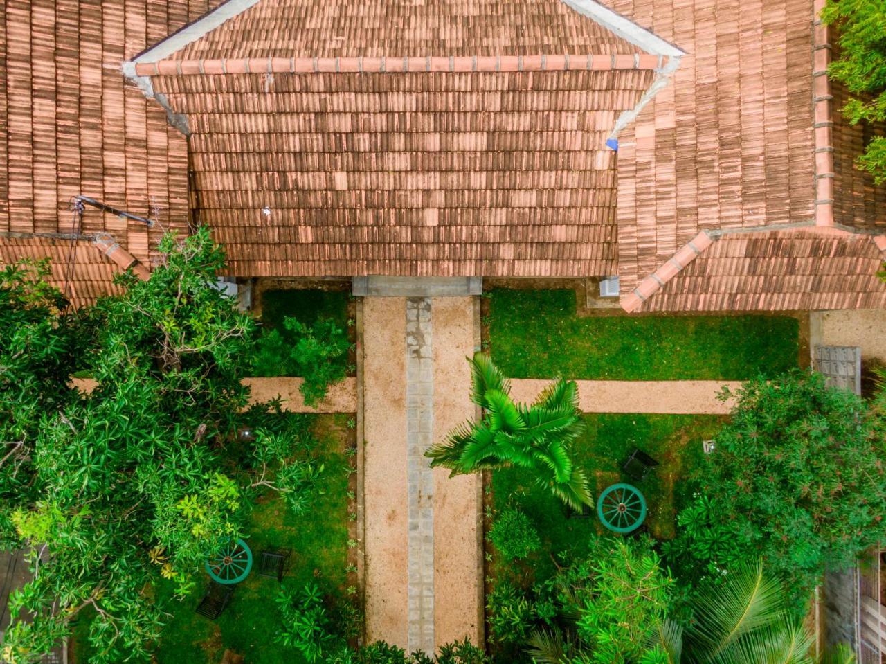 Hotel Thambu Illam Jaffna Esterno foto