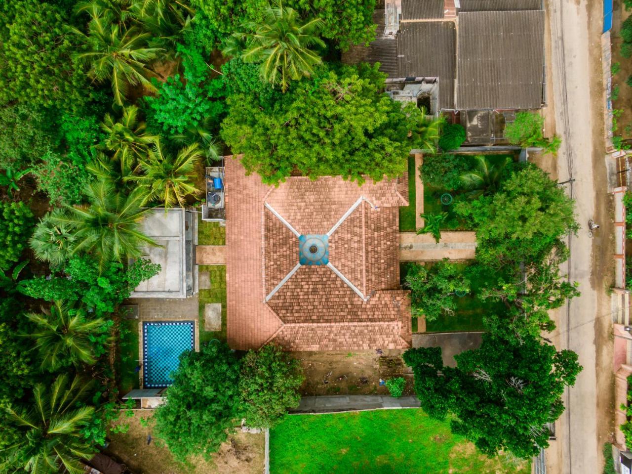 Hotel Thambu Illam Jaffna Esterno foto