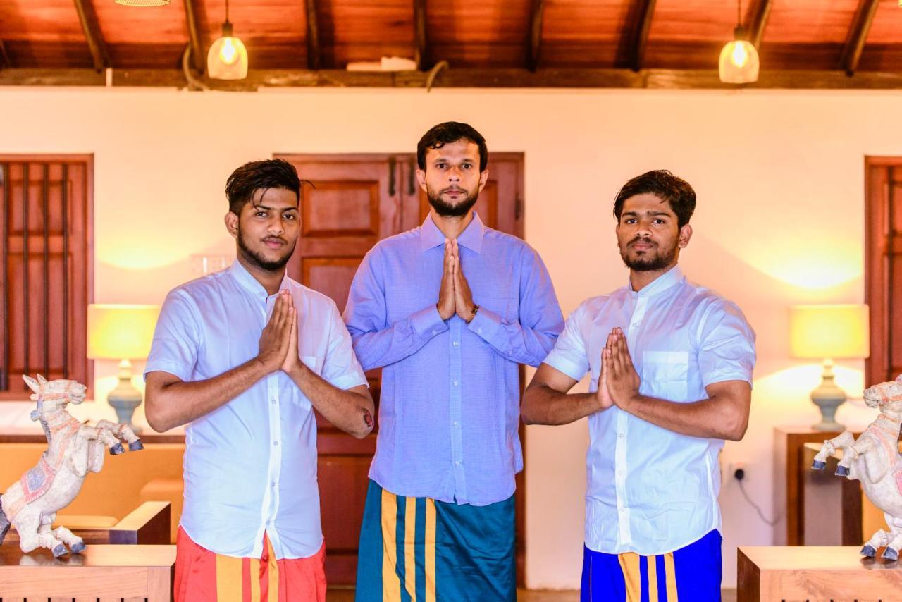 Hotel Thambu Illam Jaffna Esterno foto