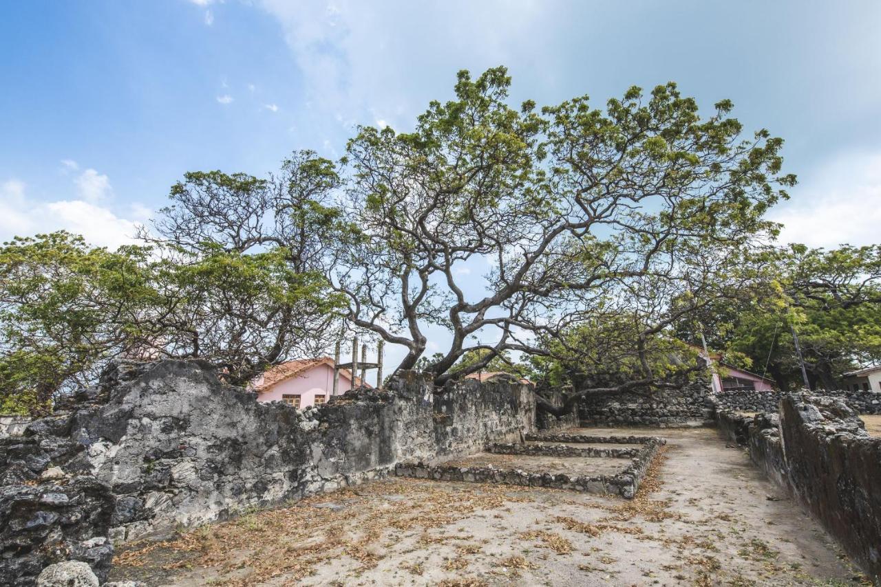 Hotel Thambu Illam Jaffna Esterno foto